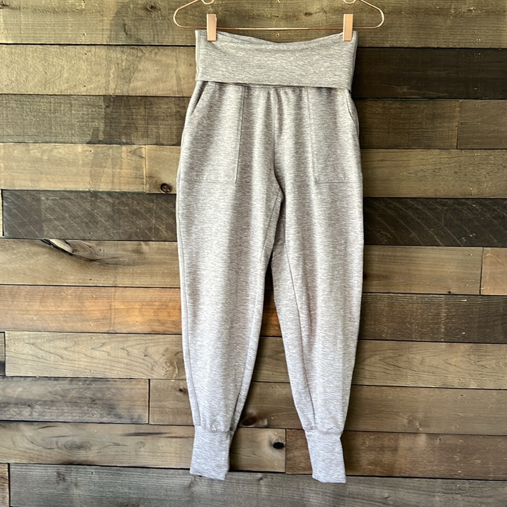 Aerie OFFLINE Women's The Foldover Hugger Jogger in Cream Heather